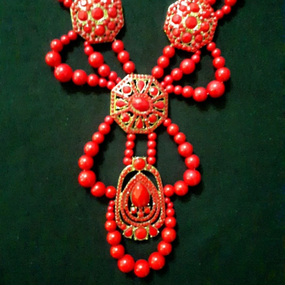 Statement necklace